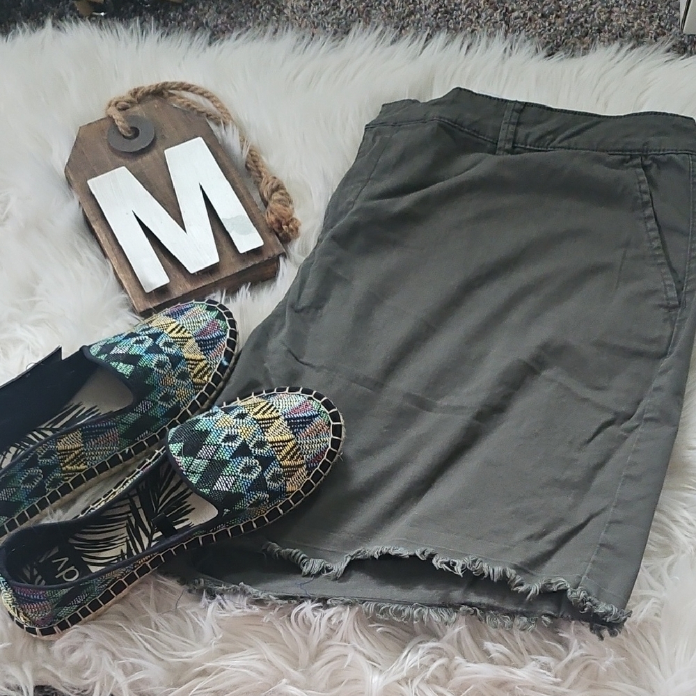 Style & Co. Olive Green Raw Hem Shorts with 6.5" Inseam
